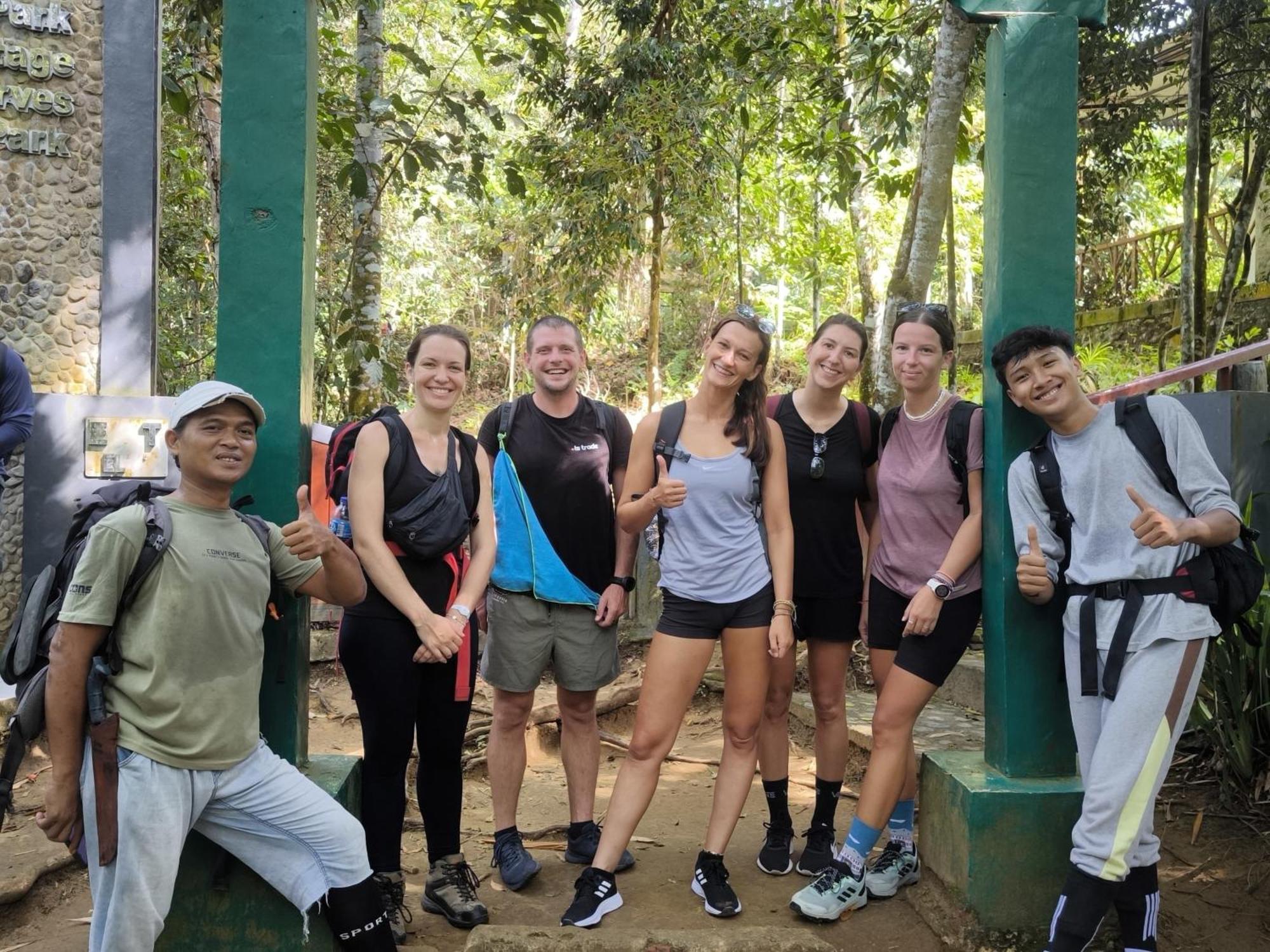 Sama Sama Homestay & Trekking Only Stay Here Book Trekking And Transport With Us 부킷 라왕 외부 사진