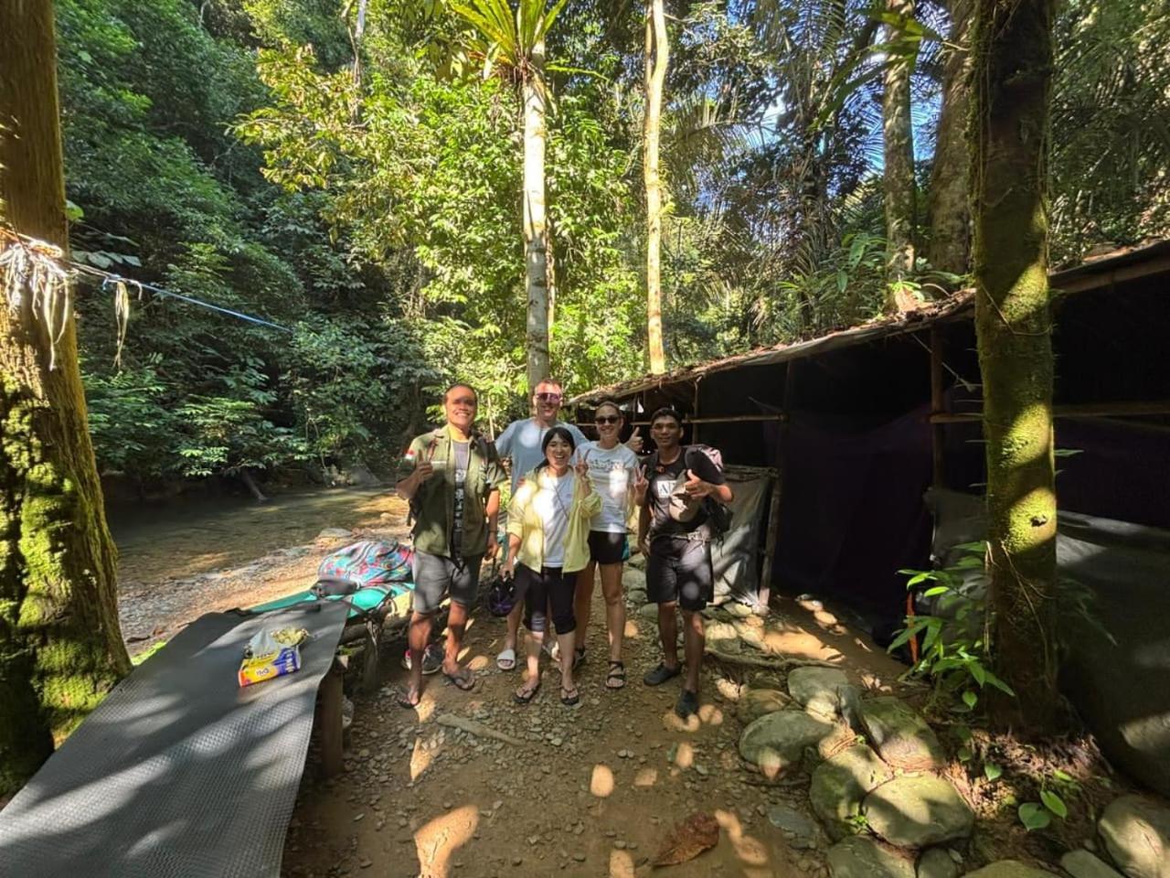 Sama Sama Homestay & Trekking Only Stay Here Book Trekking And Transport With Us 부킷 라왕 외부 사진