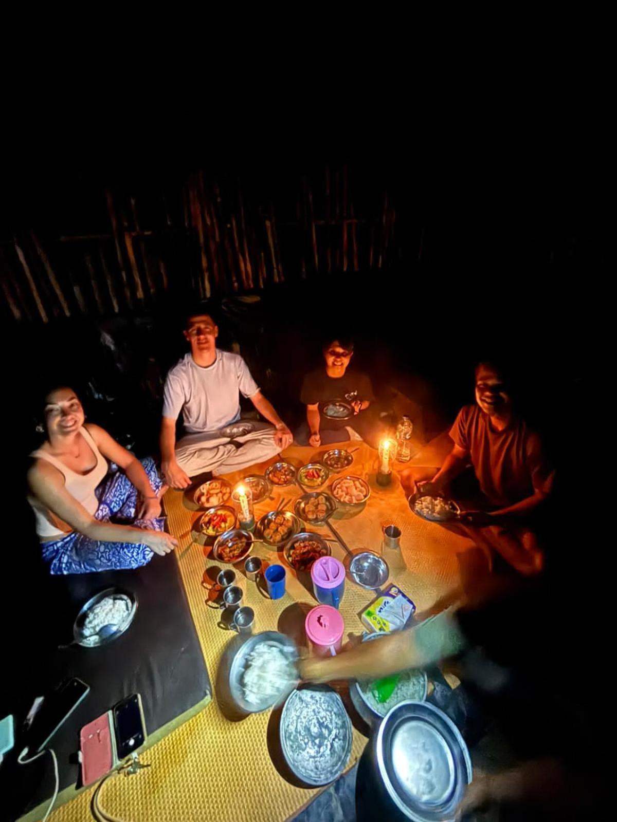 Sama Sama Homestay & Trekking Only Stay Here Book Trekking And Transport With Us 부킷 라왕 외부 사진