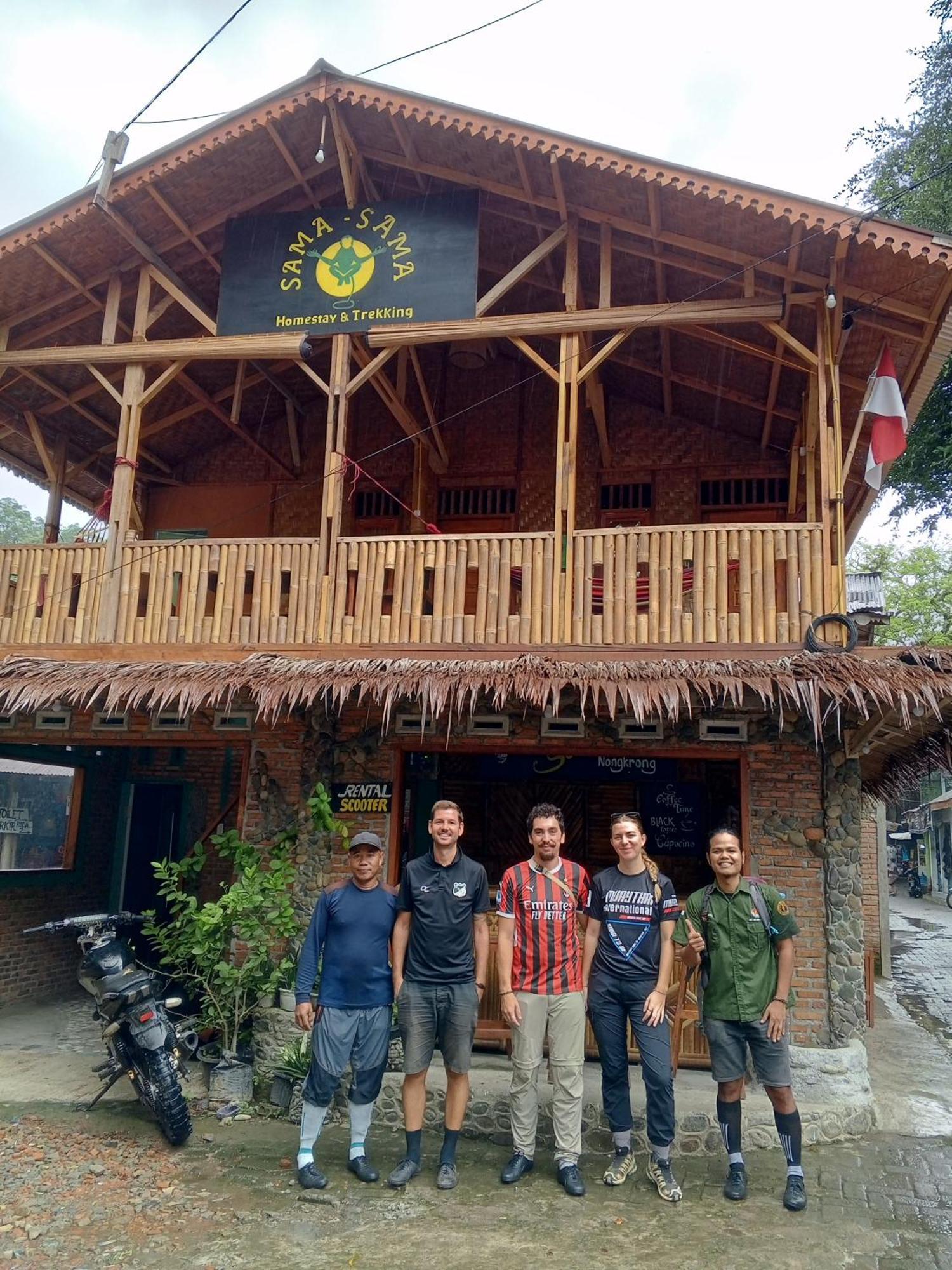 Sama Sama Homestay & Trekking Only Stay Here Book Trekking And Transport With Us 부킷 라왕 외부 사진