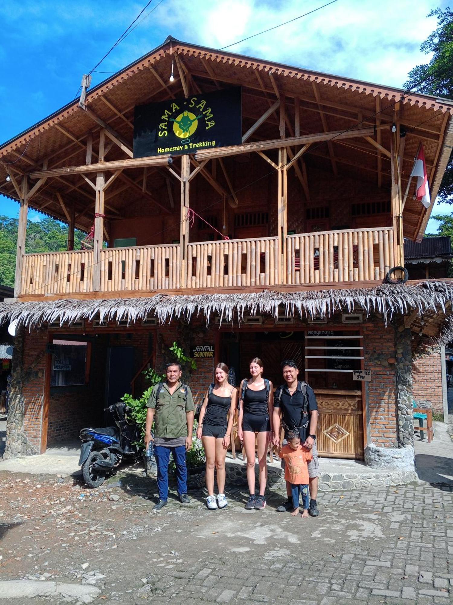 Sama Sama Homestay & Trekking Only Stay Here Book Trekking And Transport With Us 부킷 라왕 외부 사진