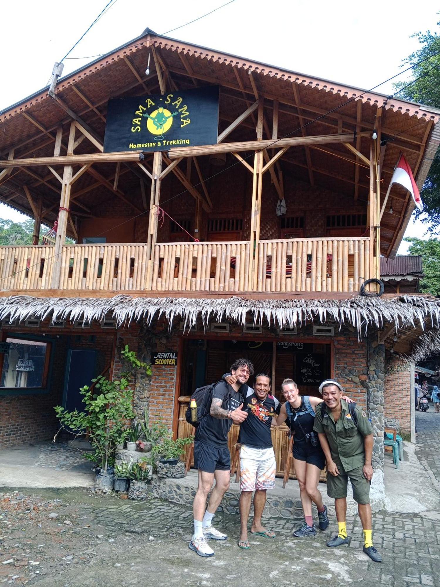 Sama Sama Homestay & Trekking Only Stay Here Book Trekking And Transport With Us 부킷 라왕 외부 사진